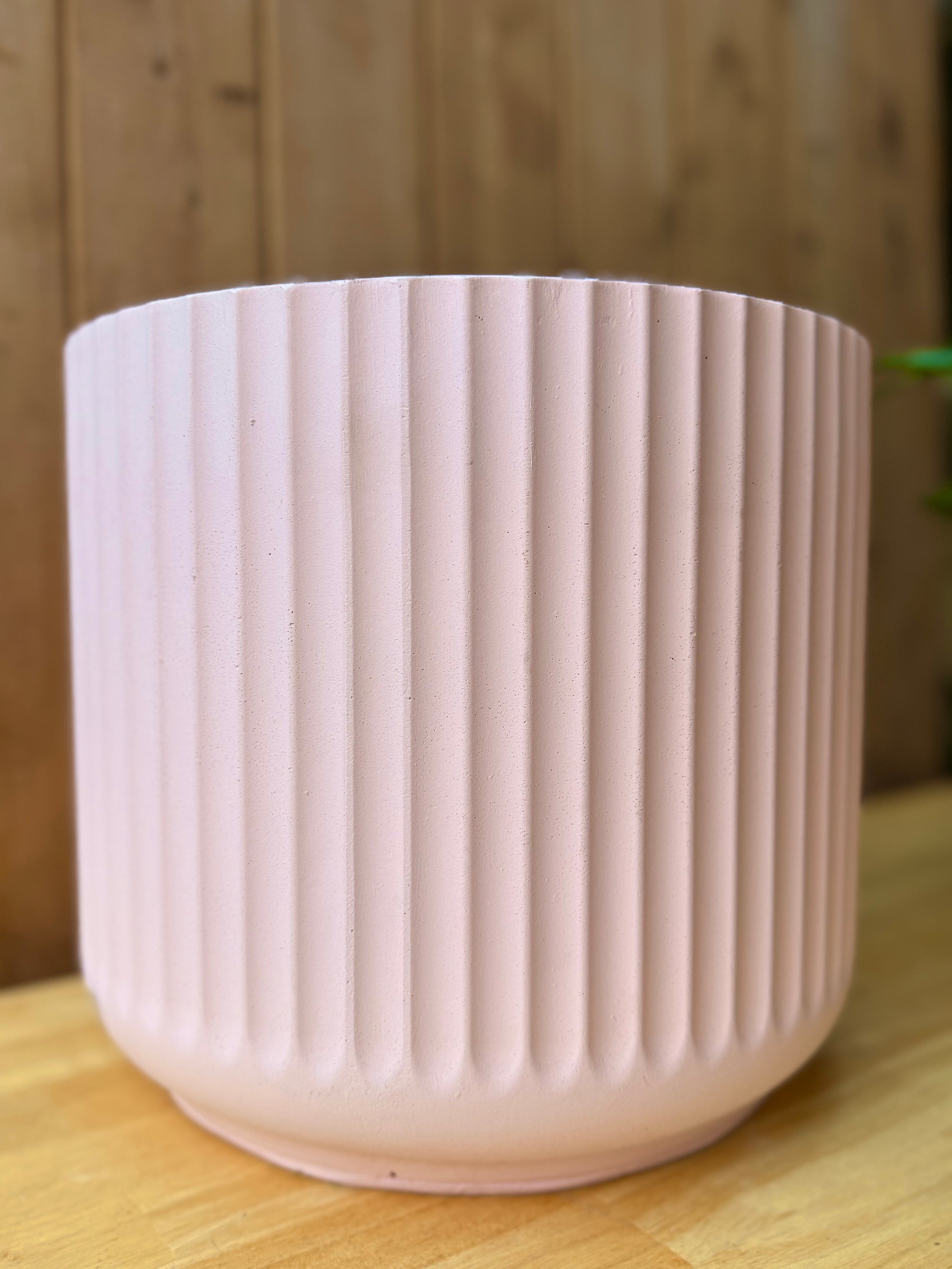 Corrugated line pot - Baby pink