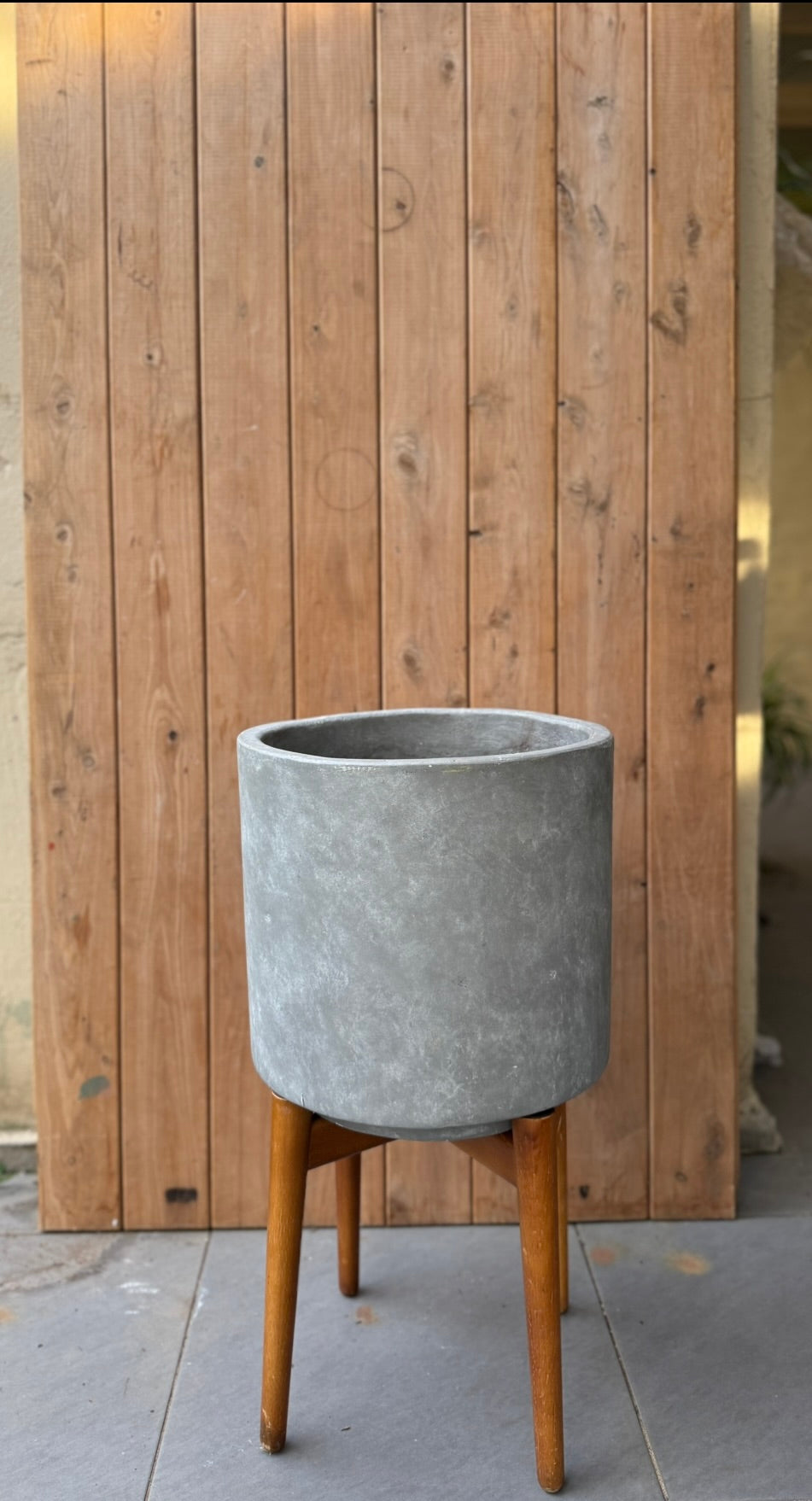 EX HIRE pot - Concrete grey planter on legs